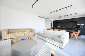 Luxury 3BR in Ben Yehuda by Holyguest